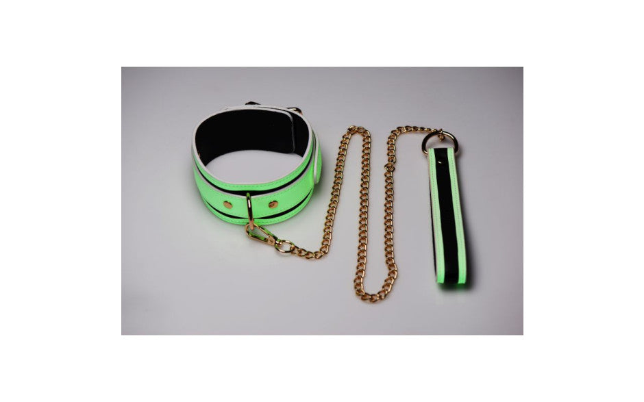 XR Brands Master Series Kink in the Dark Glowing Collar and Lead Fluro Green