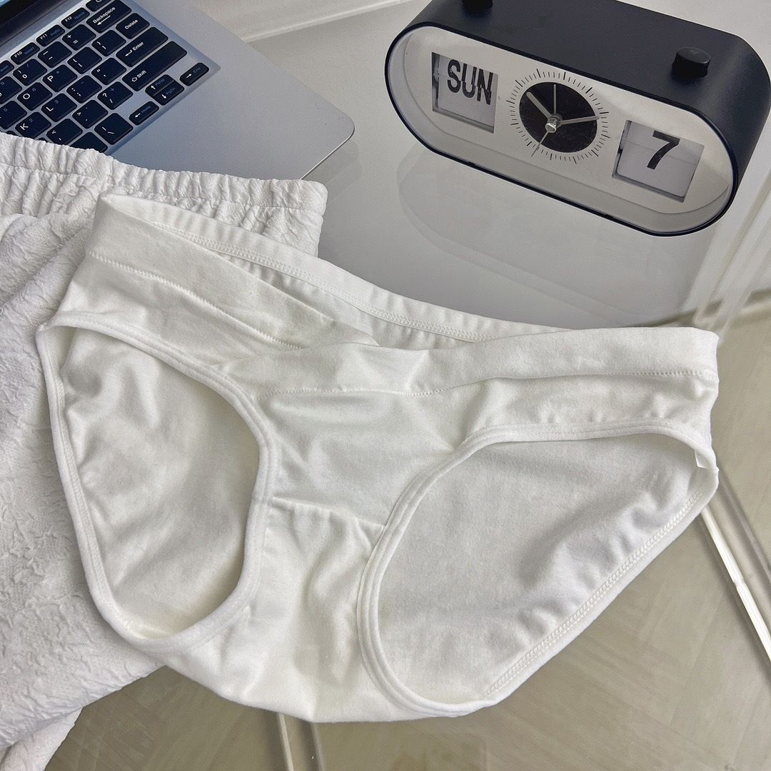 Pet Simei Cotton Women Briefs Low Waist Simple Milky White Free size 40.00 kg-62.50 kg Main image