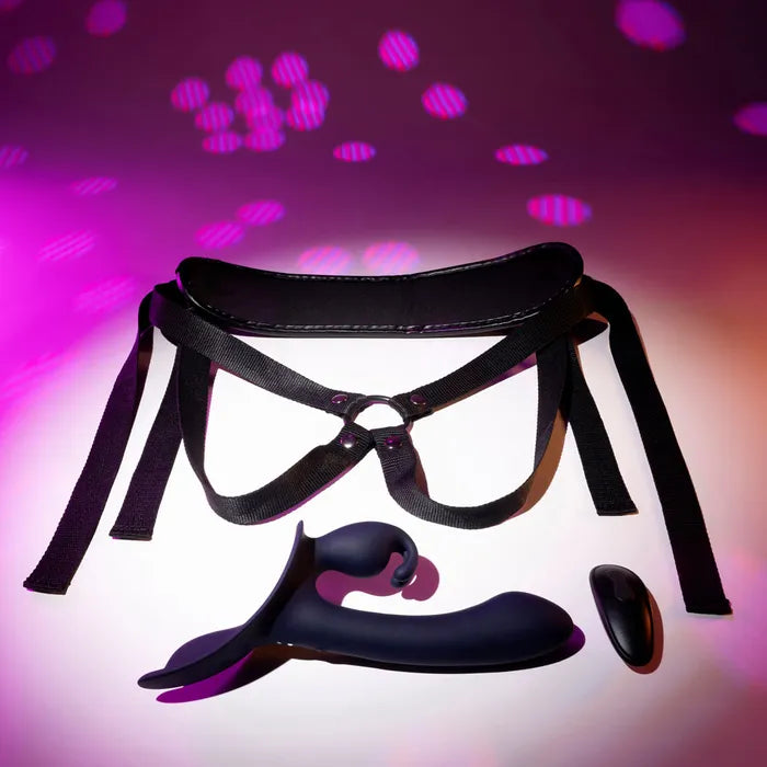 Evolved GIVING VIBES - Black 14.6 cm USB Rechargeable Vibrating Strap-On with Remote Evolved